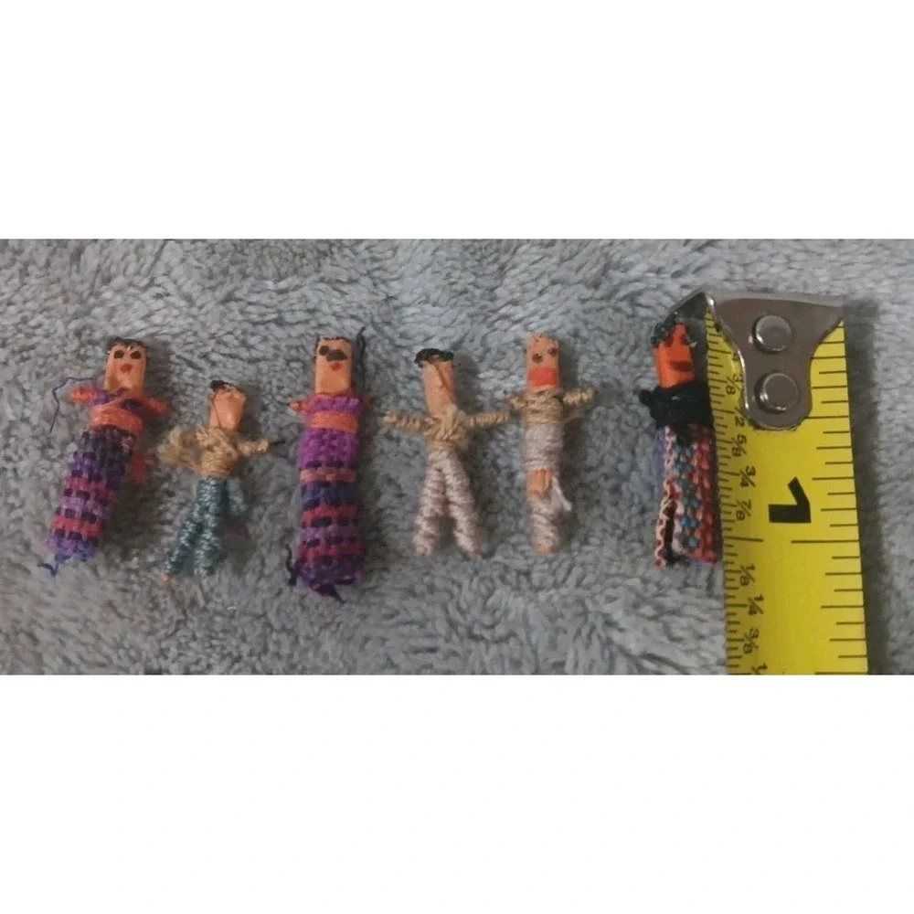 6 Vintage‎ Tiny Guatemalan Worry Dolls Handmade in Hànd Painted Wood Box